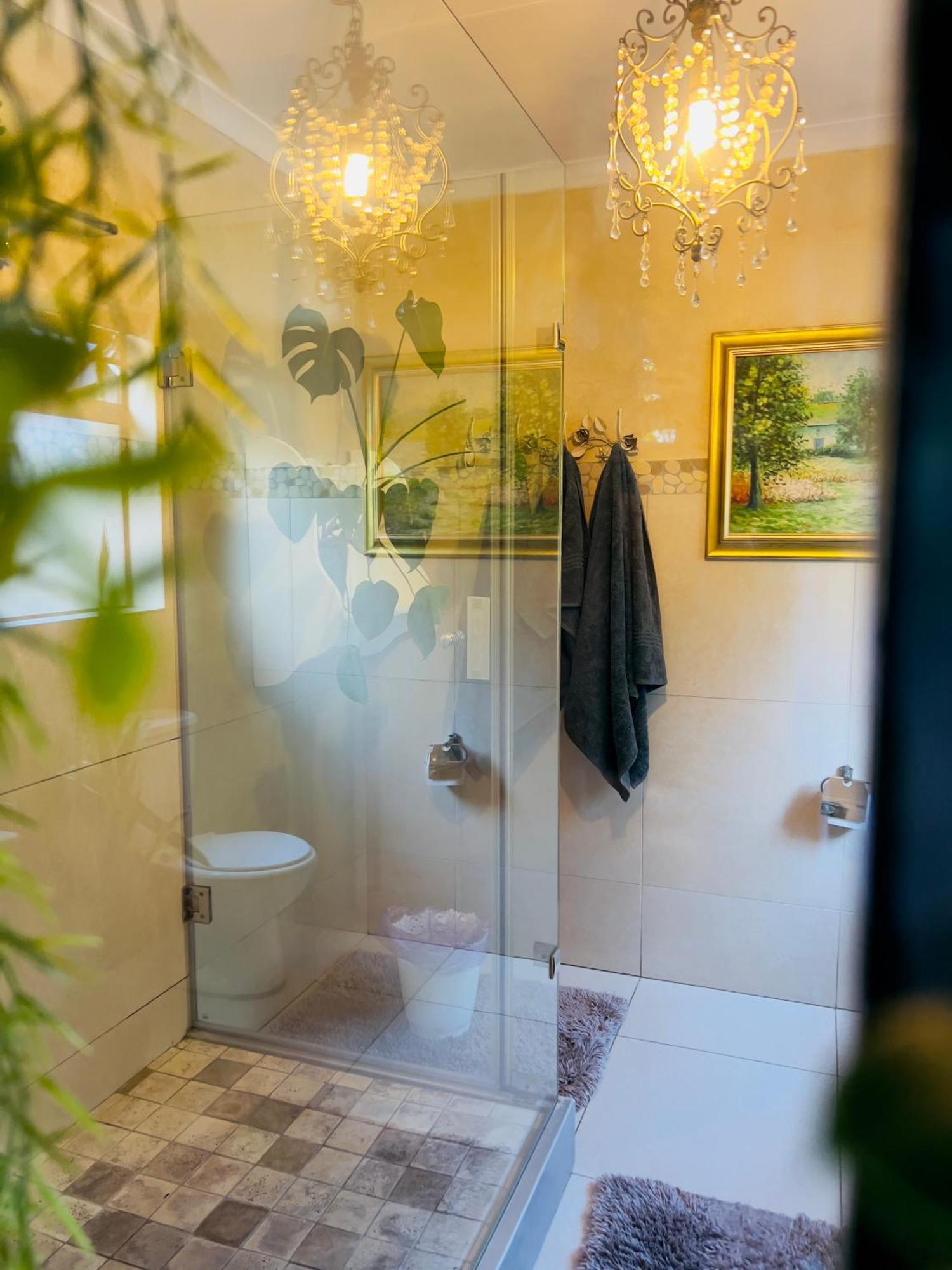 Art-Inspired Bedroom Close To Cbd Mossel Bay Exterior foto